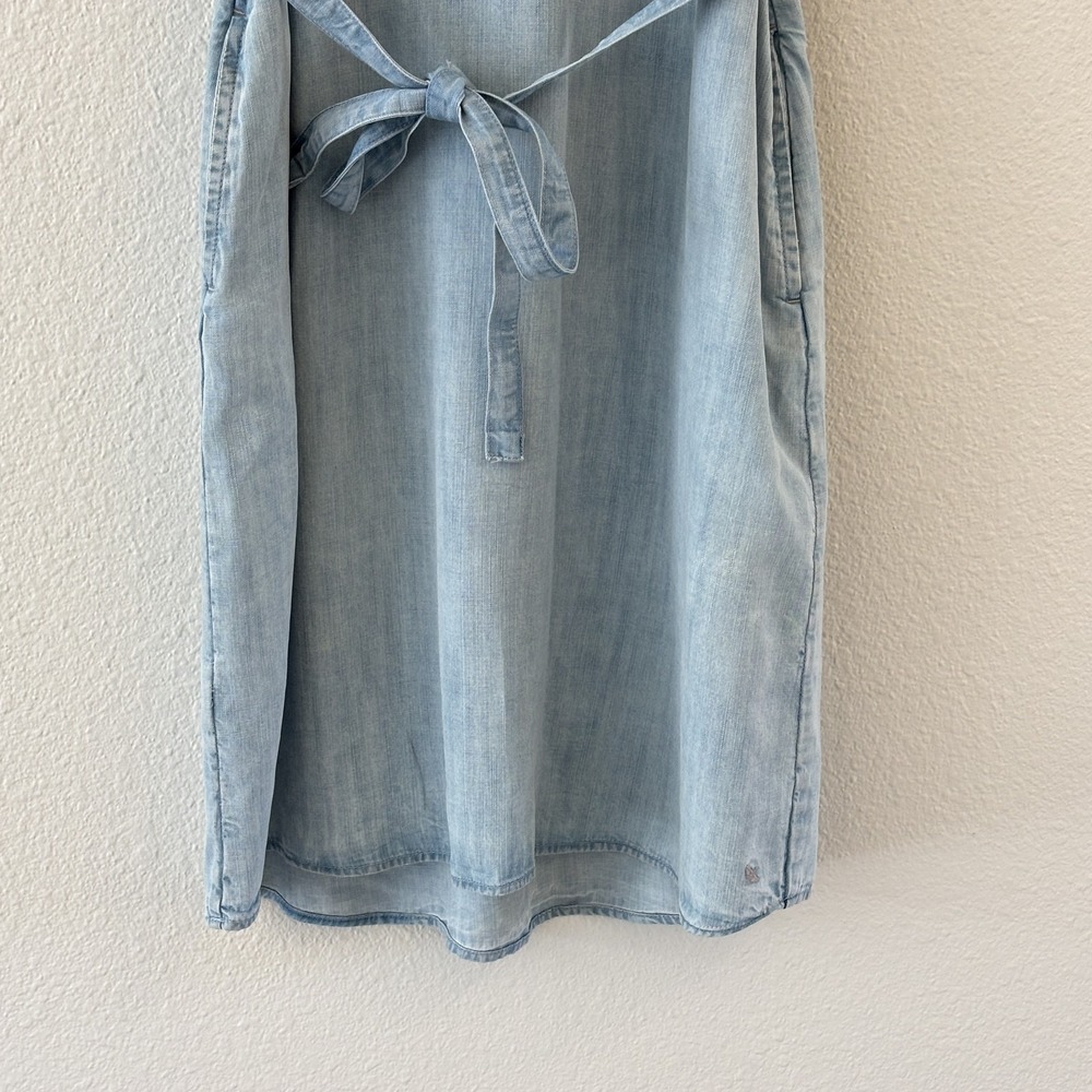 Eddie Bauer Chambray Shift Dress Womens 8 Blue Sleeveless Embroidered Preppy - Picture 3 of 12